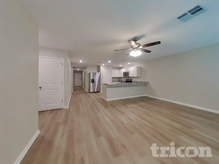 10050 Cerritos Dr — Photo 3