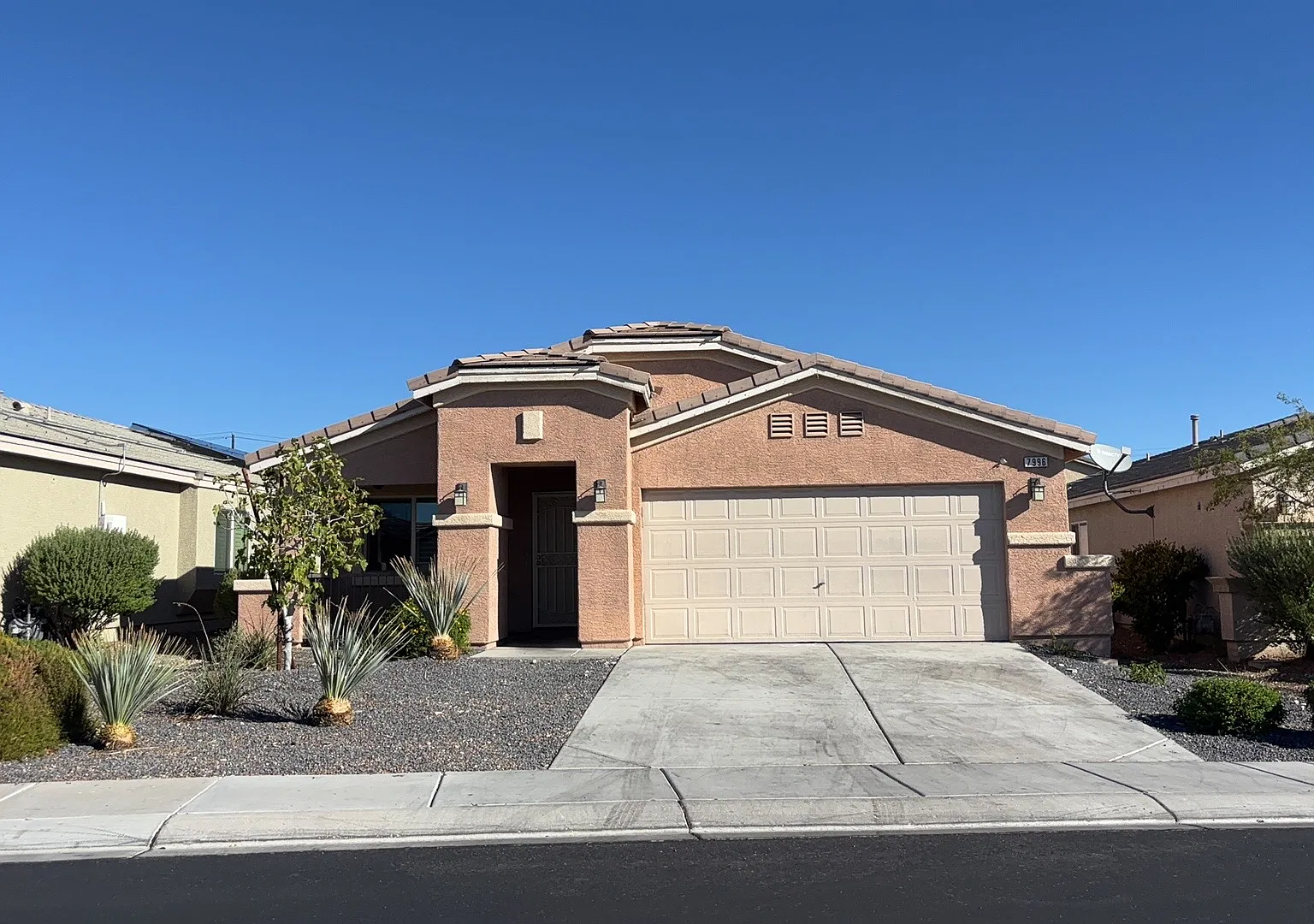 3 bed, 1948 sqft, $2,300 — Photo 1