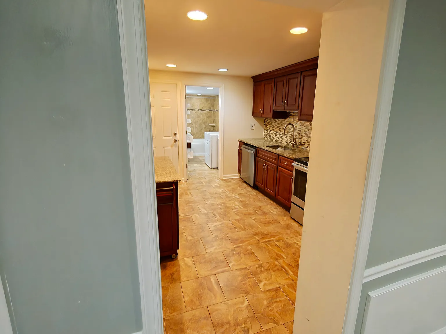 2 bed, 1600 sqft, $2,288 — Photo 4