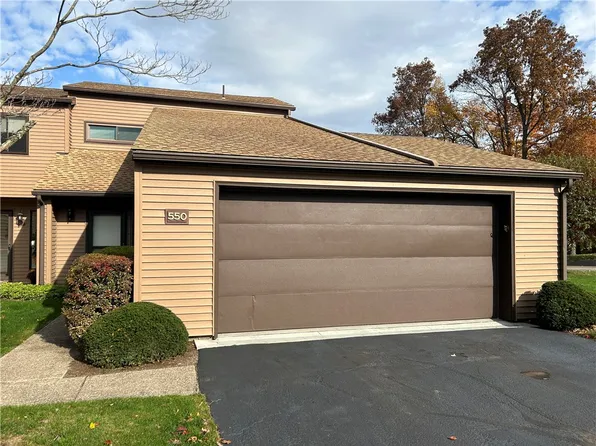 550 Montroyale Dr, Erie, PA 16504