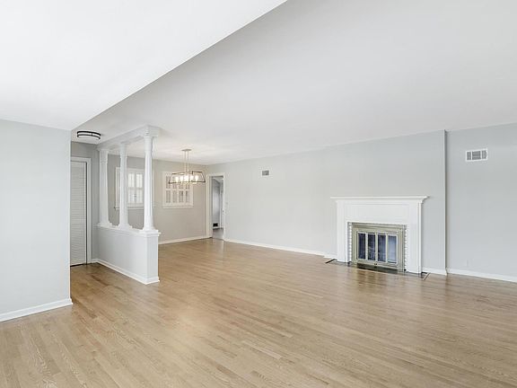 2nd image of 1212 W Elm Ave