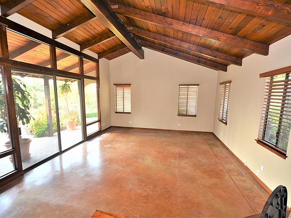 2nd image of 865 Calle Del Norte