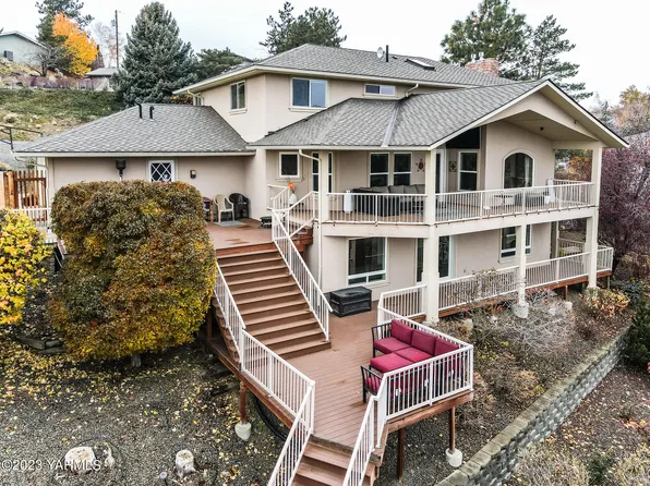 7910 Englewood Crest Dr, Yakima, WA 98908