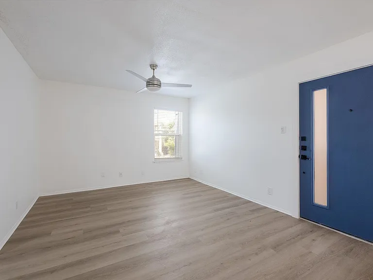 404 E Park Ave #12 — Photo 5