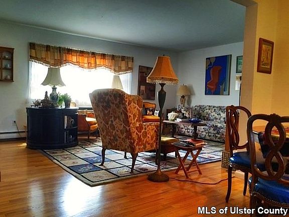 3rd image of 136 N Chestnut St APT 4A