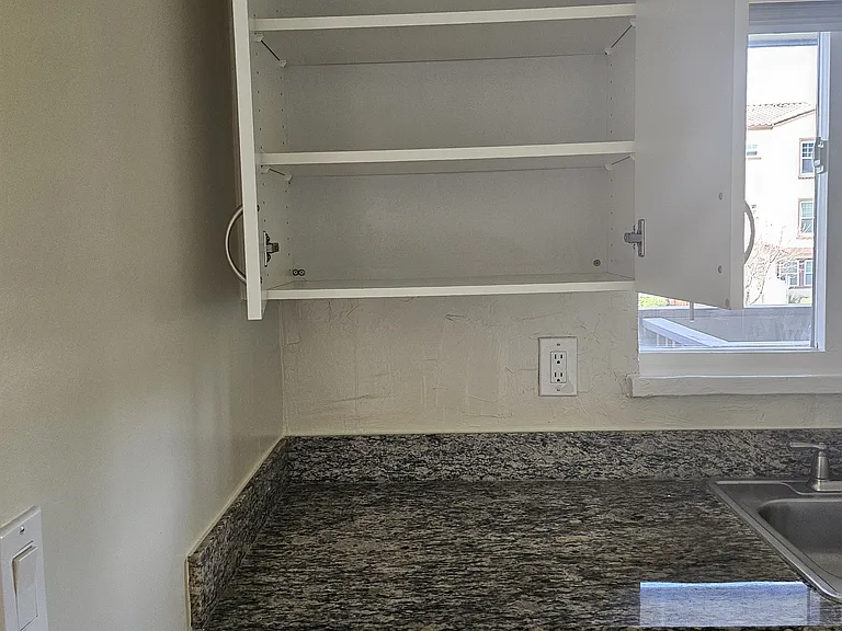 402 N Fair Oaks Ave — Photo 5
