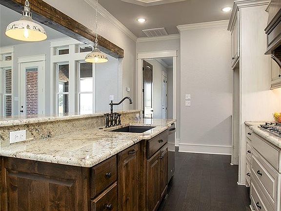 4th image of 21806 Oak Leaf Ln