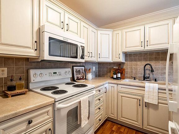 3rd image of 11936 West Mill ROAD #9