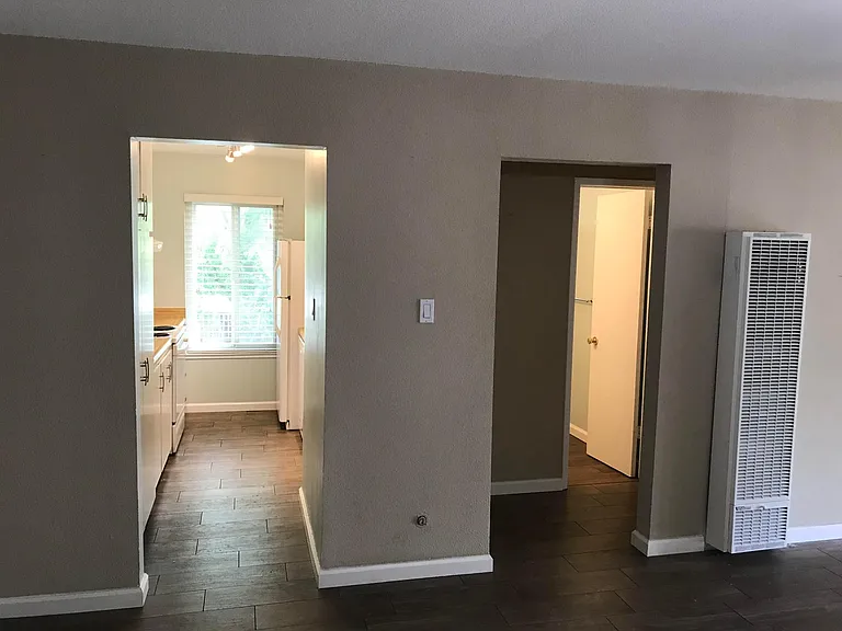 2600 Laguna Cir #E — Photo 9