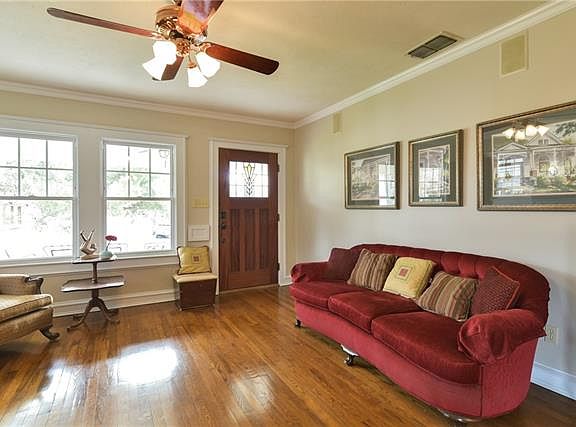 3rd image of 1824 Clover Ln