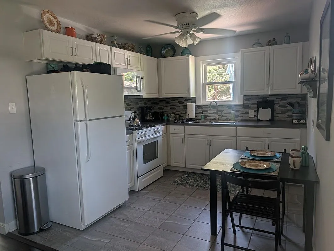1 bed, 1.0 bath, 572 sqft, $1,800 — Photo 4