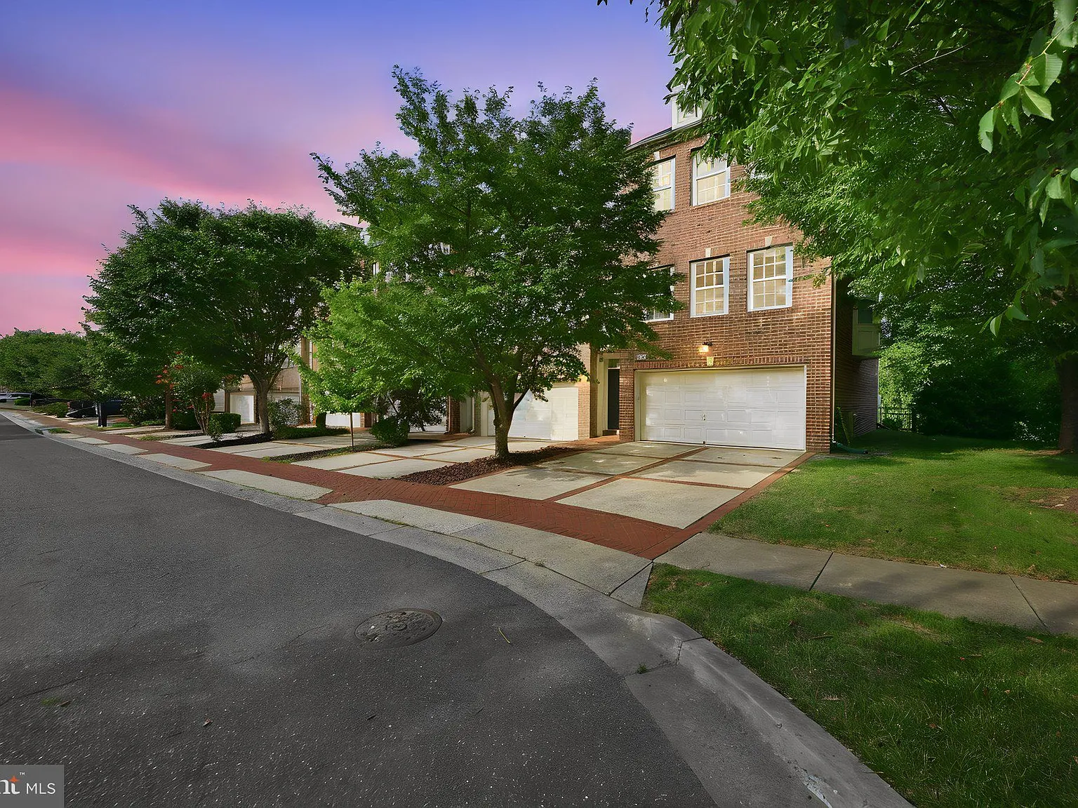 3 bed, 4.0 bath, 2030 sqft, $3,650 — Photo 2