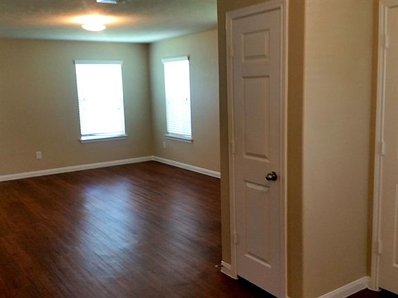 4th image of 830 Darbydale Crossing Ln
