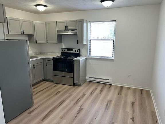 3rd image of 270 Everett Ave