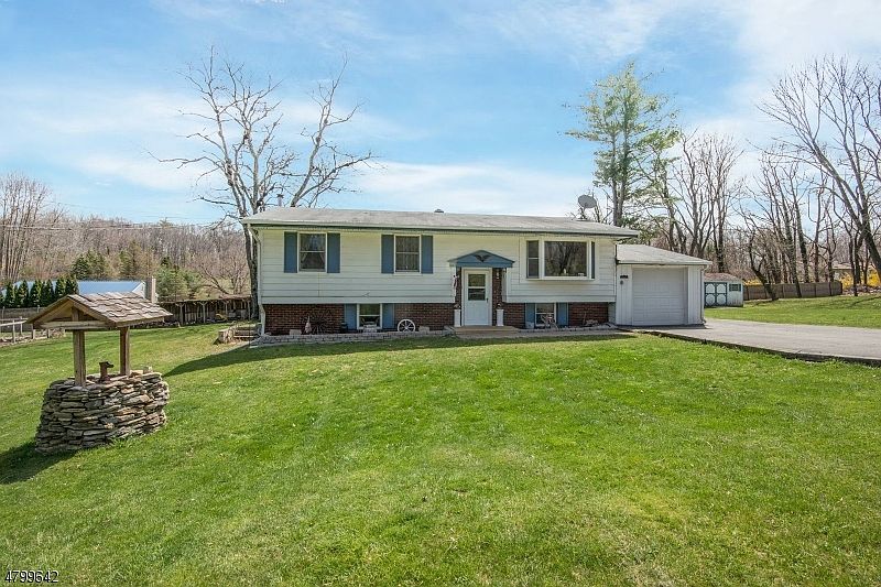 1st image of 40 Cypress Dr