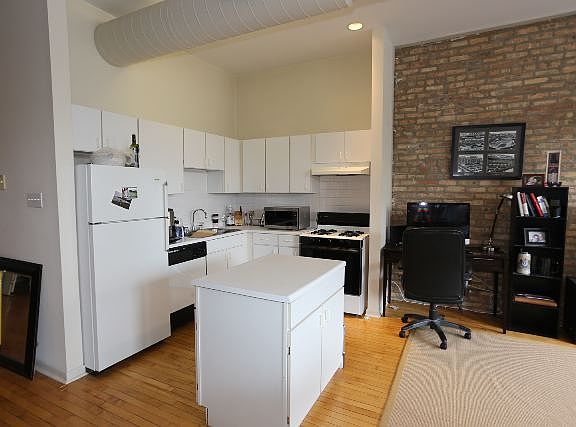 5th image of 3017 N Lincoln Ave APT 205