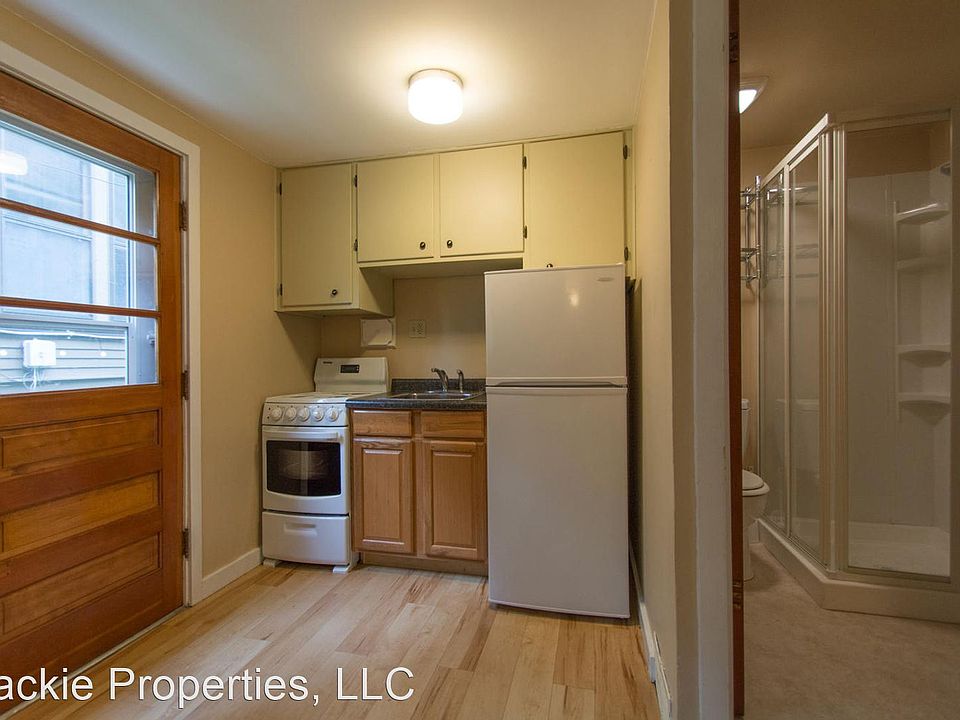 1st image of 526 S Woodlawn Ave Unit 2