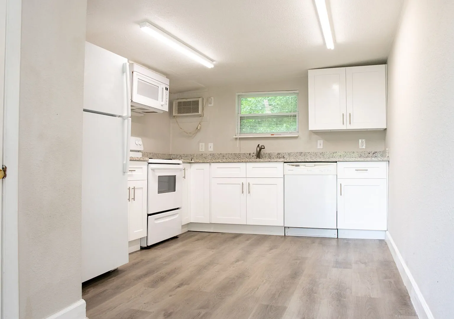 Charming 1 Bed 1 Bath Triplex Cottage for Rent in Lake Mary, FL! — Photo 4