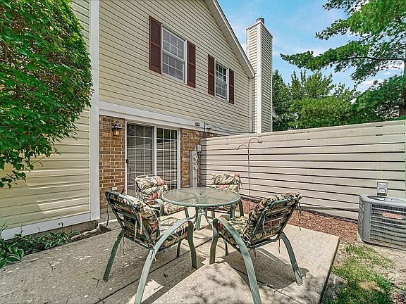3rd image of 10021 Cambridge Ct