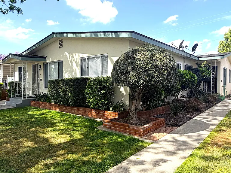 4827 Pacific Ave — Photo 2