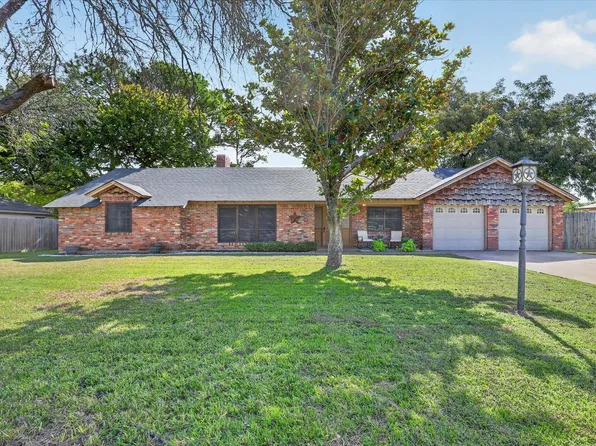 1215 Crestwood Dr, Cleburne, TX 76033