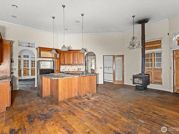 2nd image of 14930 Dubuque Road