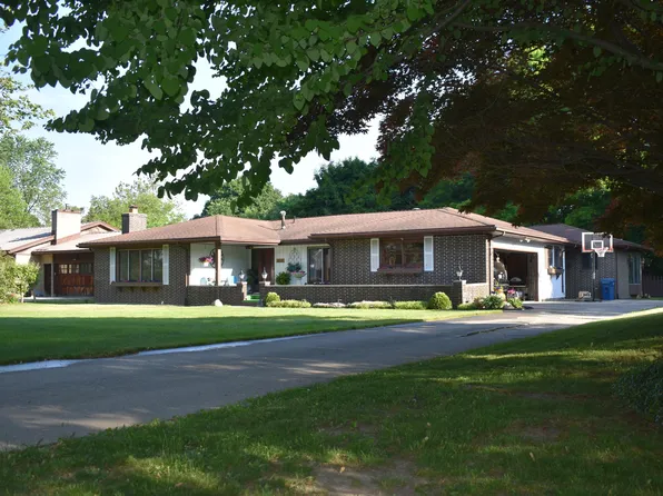 611 Seminole Dr, Fremont, MI 49412