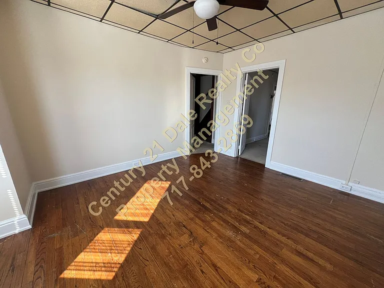 1305 N George St #2 — Photo 5