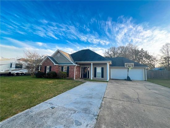 30094 Leslie St, Albany, LA 70711