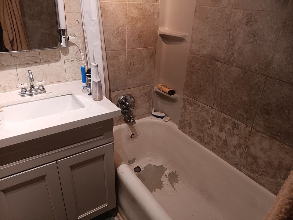 1st image of 4725 15th Ave NE #7