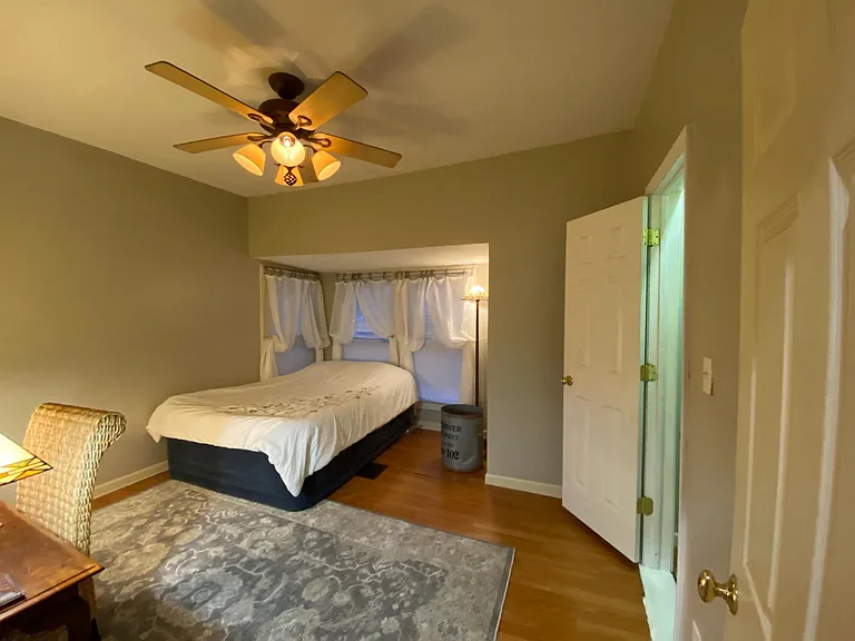 410 E Mill St — Photo 37