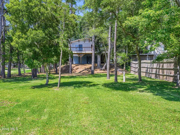 11 White Lane, Oak Island, NC 28465