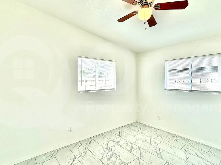 741 E Erie St #1 — Photo 7