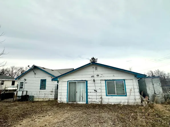 307 Lincoln St SE, Warroad, MN 56763