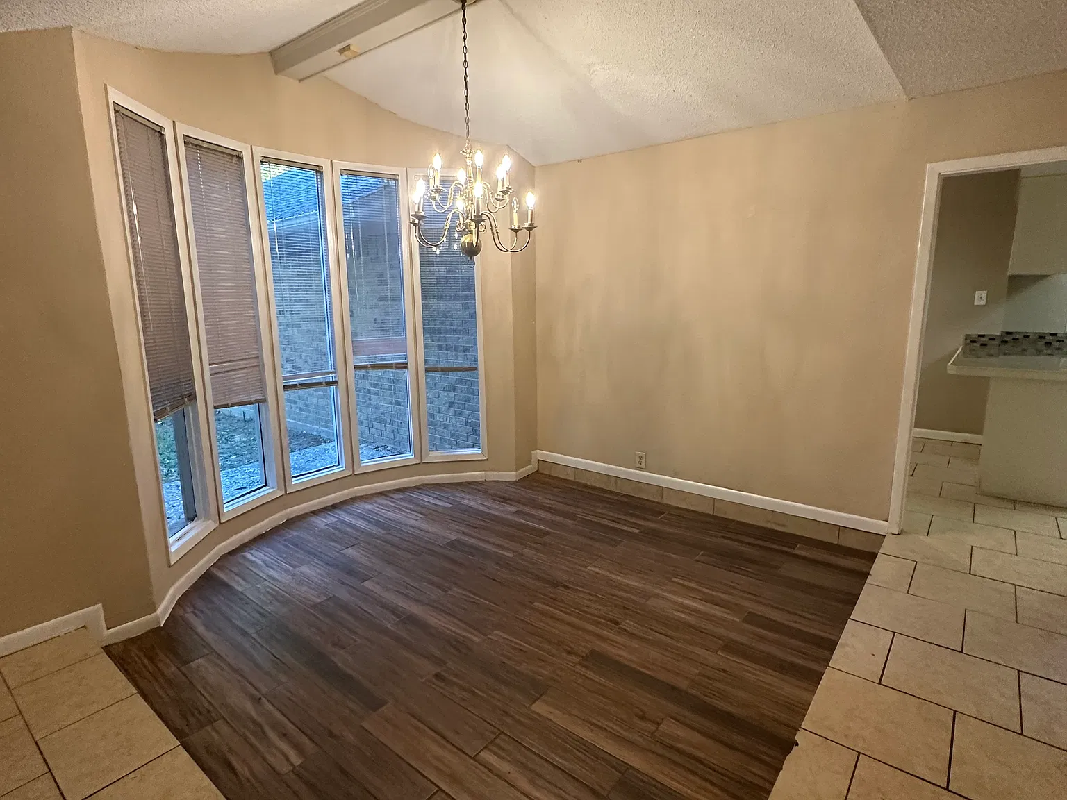 3 bed, 2200 sqft, $2,350 — Photo 4