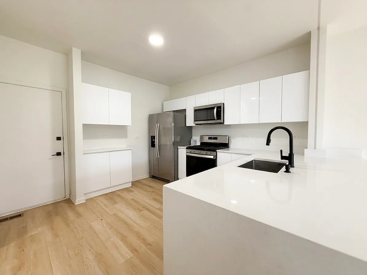 3 bed, 2.5 bath, 1933 sqft, $3,000 — Photo 4