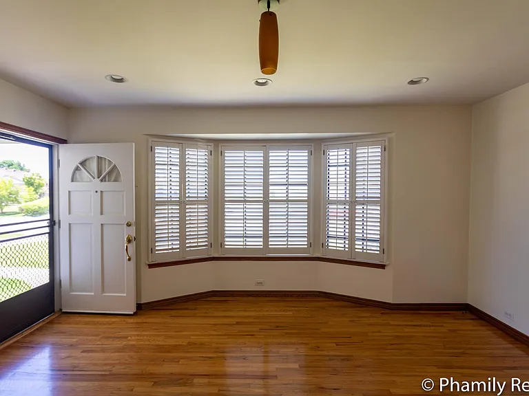 3238 Hempstead Ave — Photo 9