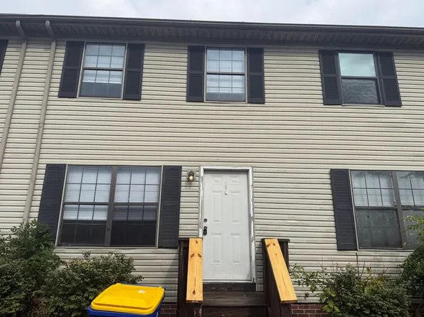**2050 Clover Court**, 2050 Clover Ct APT E, Bowling Green, KY 42101