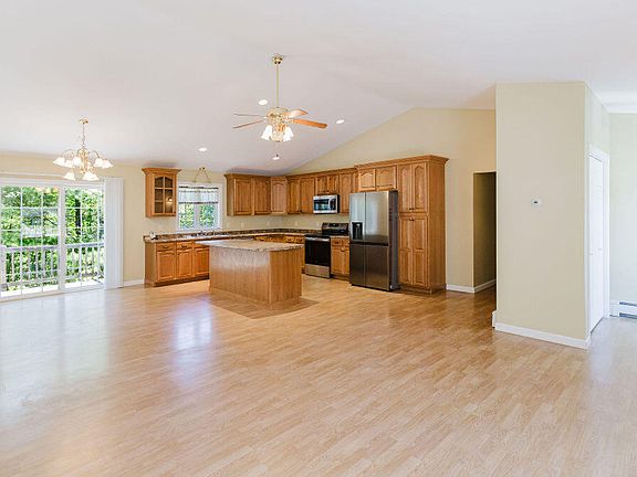 3rd image of 220 Granite Heights