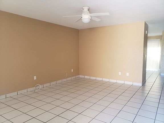 4th image of 218 SW 47th Ter