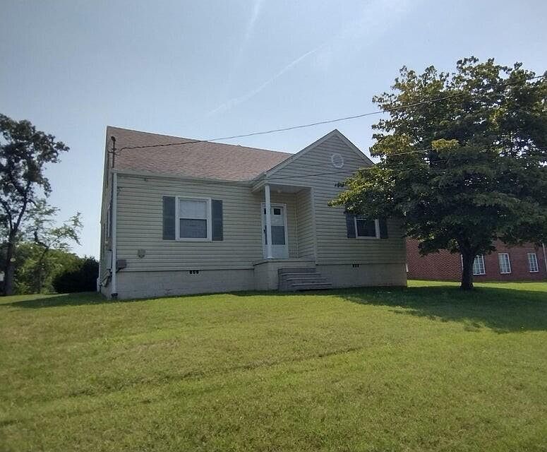 1st image of 2027 Chapel Dr
