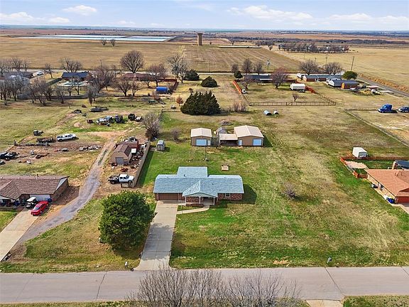 3rd image of 1409 Skyview Dr