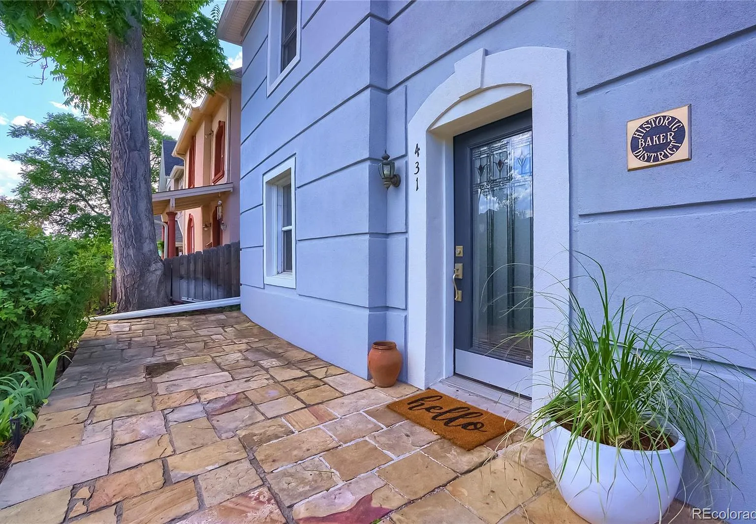 2 bed, 940 sqft, $2,400 — Photo 3