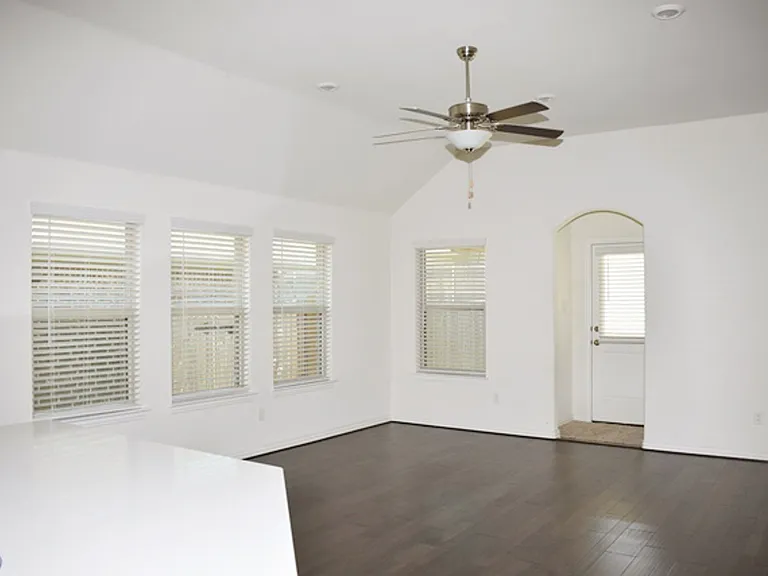 816 Joaquin Way — Photo 5