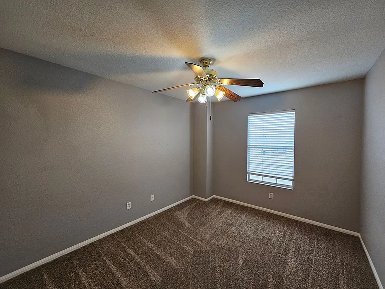 5704 Schneider Dr — Photo 13