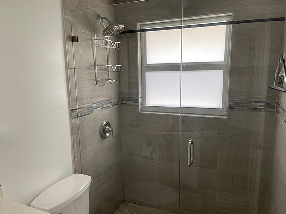 5th image of 2815 NE 33rd Avenue #206