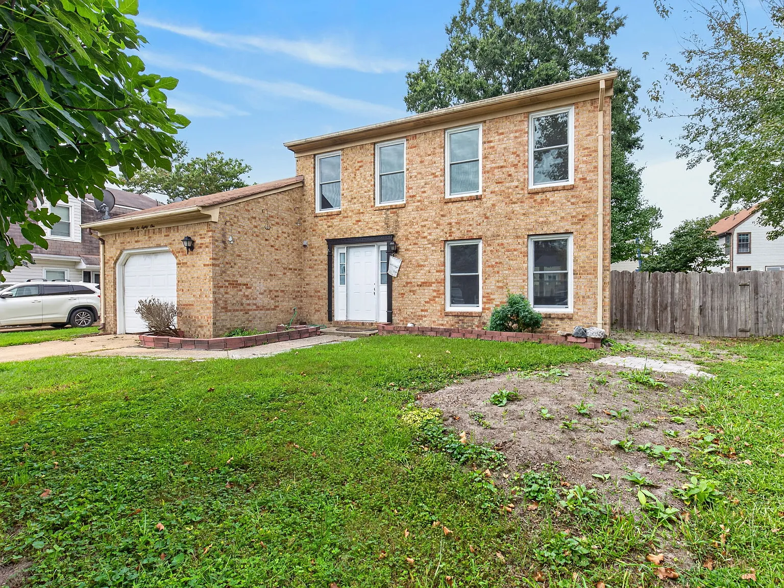 4 bed, 2.5 bath, 2071 sqft, $2,700 — Photo 2