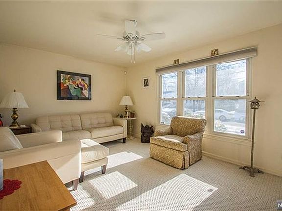 3rd image of 3 Maywood Ct #1X