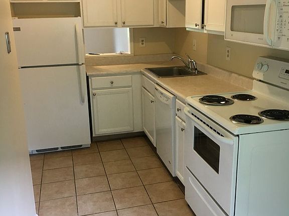 3rd image of 337 Oakland St APT 13