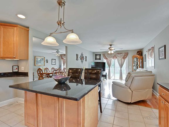 5th image of 321 W Beech Dr